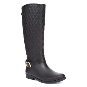 Lulu rain boots by GUESS.